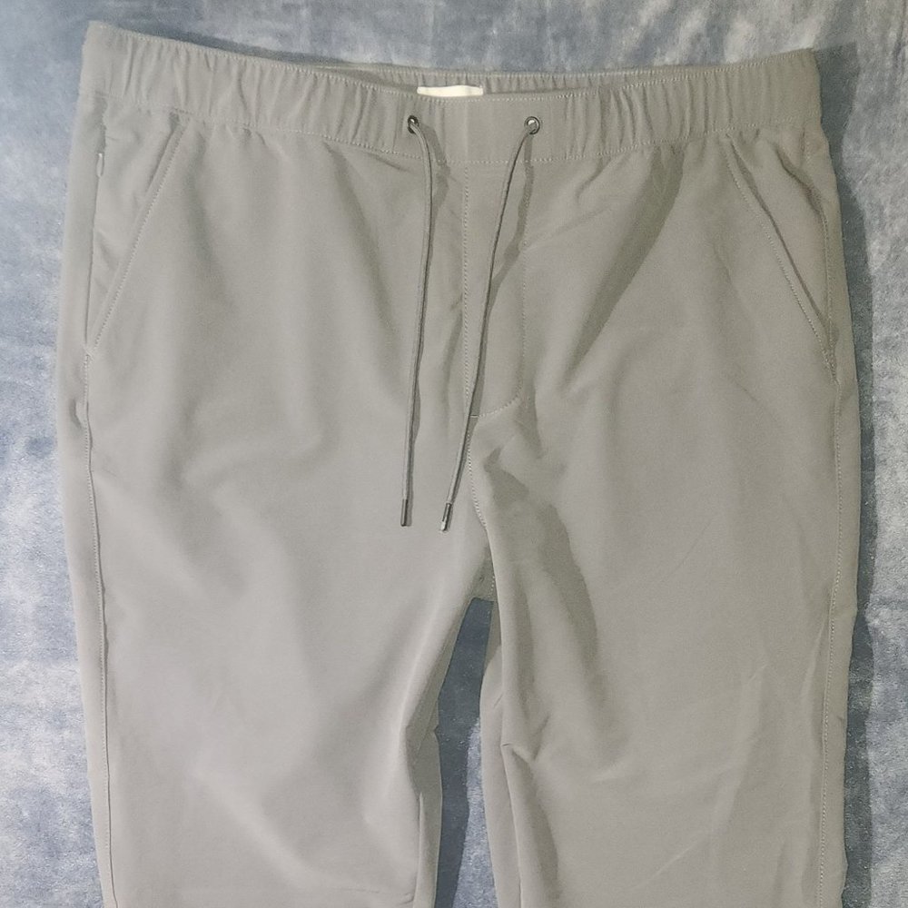 Goodfellow & Co. Men's quality athletic pants, Grey in size XL/ 42" waist